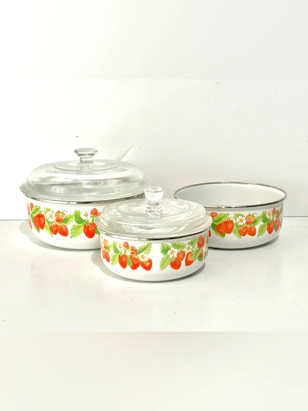 Vintage Kobe Kitchen Metal Enamel Strawberry Nesting Bowls Retro Enamelware